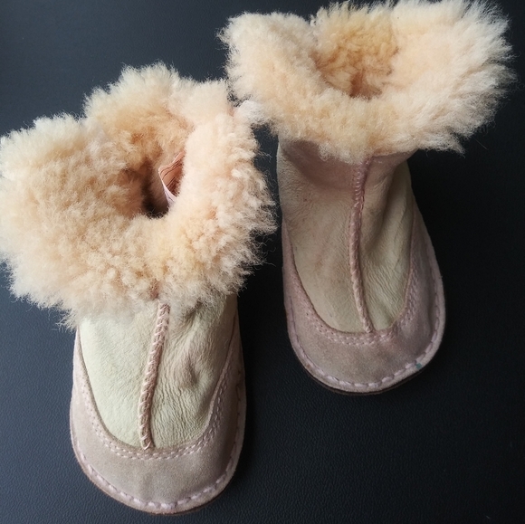 UGG Baby Girl Boot Size M - Picture 2 of 9